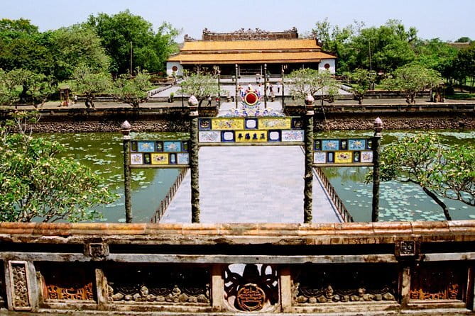 WAR TRAILS TOUR to KY ANH TUNNELS & CHAM RUINED SANCTUARY - Who should book this War Trails tour from Hoi An?