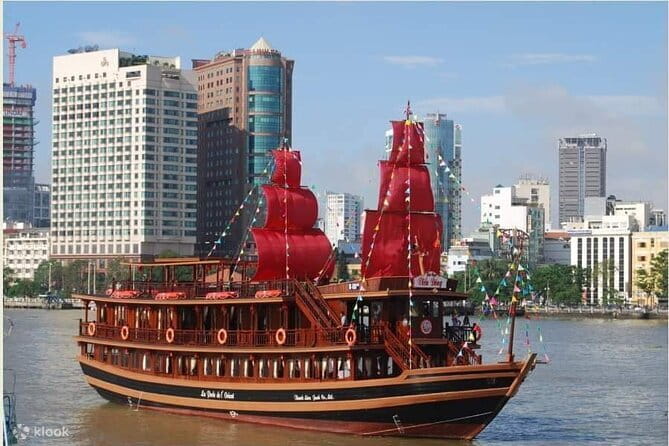 Water Puppet Show And Dinner Cruise On Saigon River Private Tour - Hotel Pickup and the 6:00 pm Flow: Getting to the Theater and Boat Without Headaches