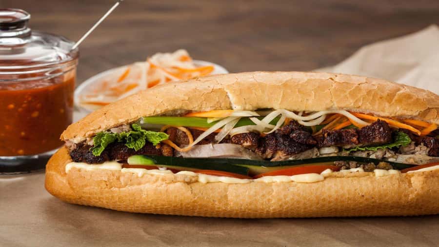 Weekend Hanoi Night Market & Street Food Tour - Meet at 38 P. Bát Sứ: Starting Your Hoàn Kiếm Night on the Right Foot