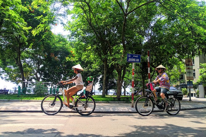 West Lake Journey by E-Bike - Your route: Vong Thi, the lake island of Tran Quoc, and more