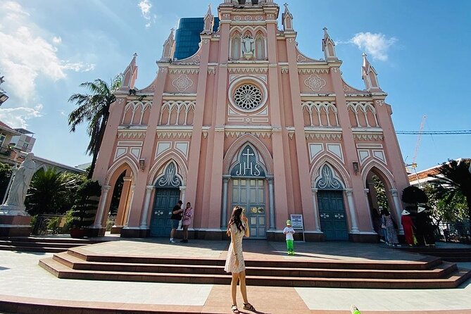 ️ Danang Instagram Tour: Most Famous Spots (Private & All-Inclusive) - Golden Bridge: short stop, big visual impact